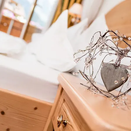 Dorfer Alpine&charming Готель 4*