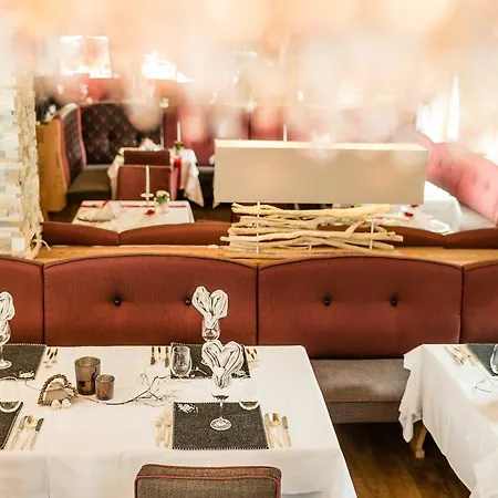 Dorfer Alpine&charming Готель 4*